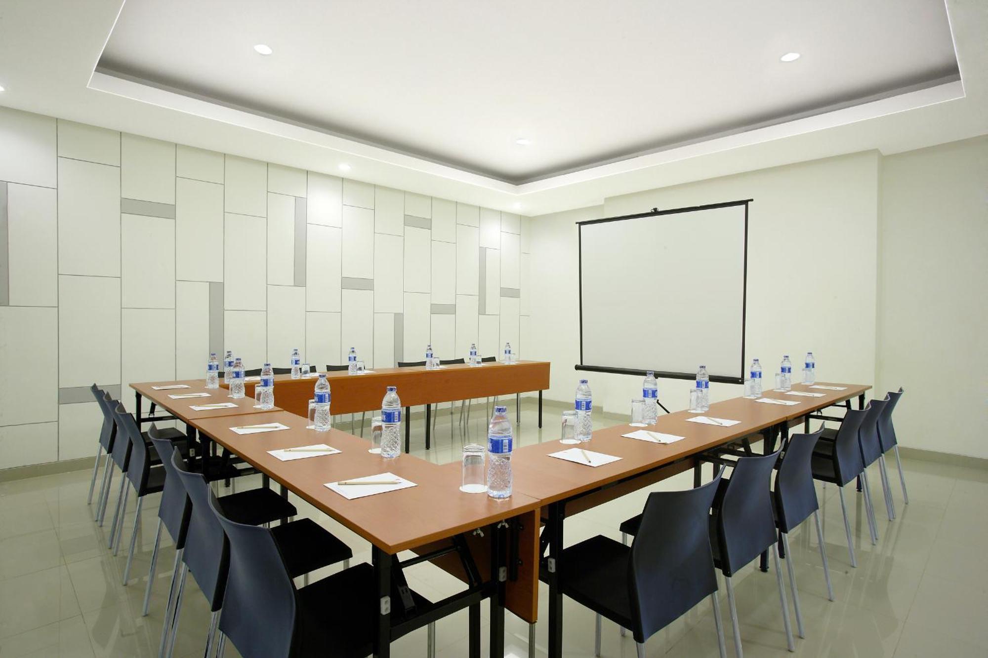 Amaris Hotel Dr. Susilo Grogol Jakarta Exterior photo