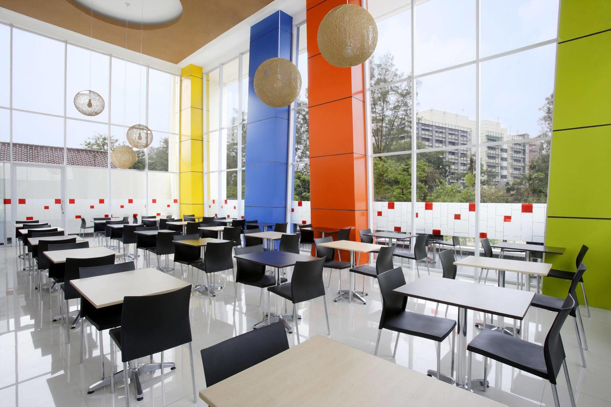 Amaris Hotel Dr. Susilo Grogol Jakarta Exterior photo