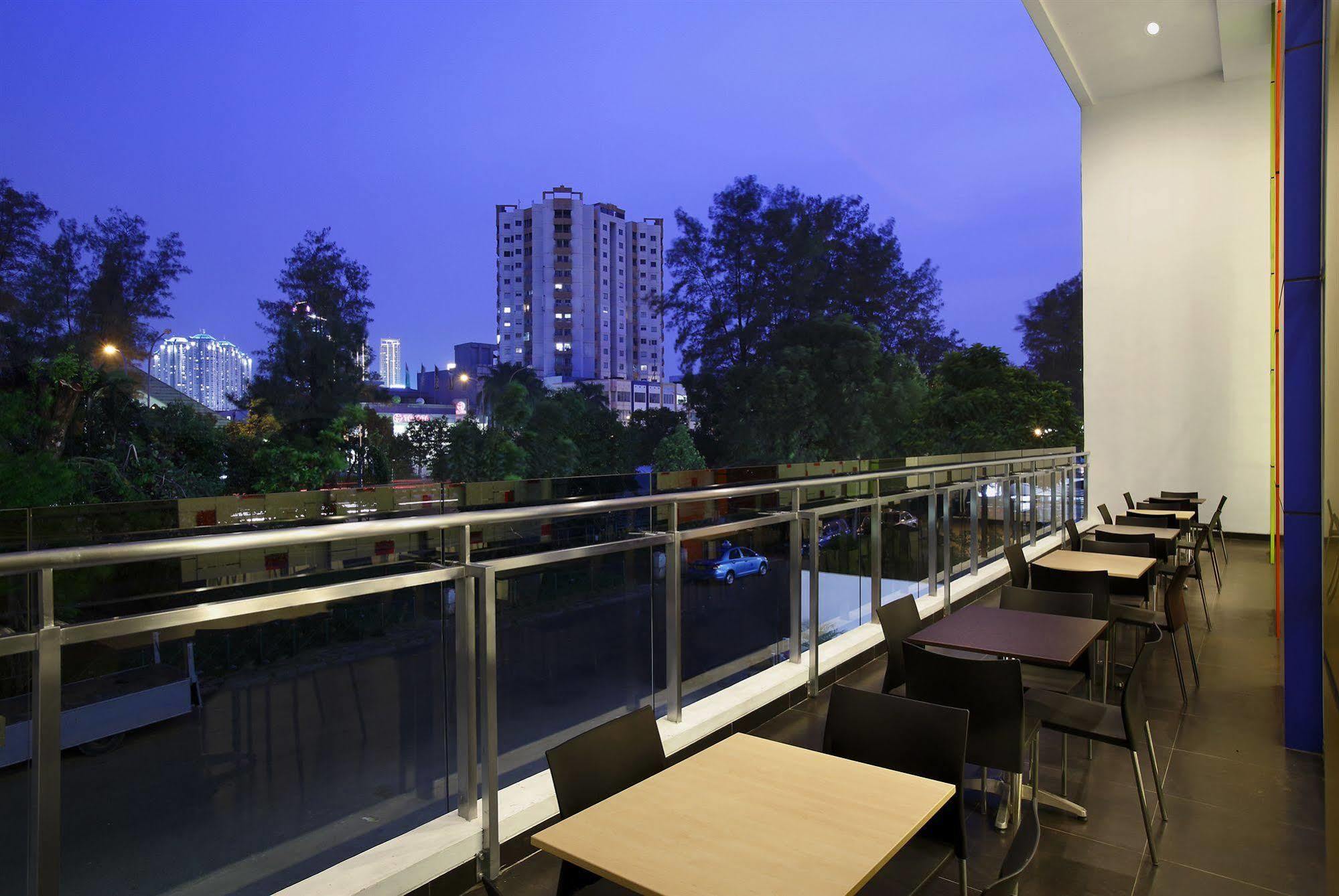 Amaris Hotel Dr. Susilo Grogol Jakarta Exterior photo