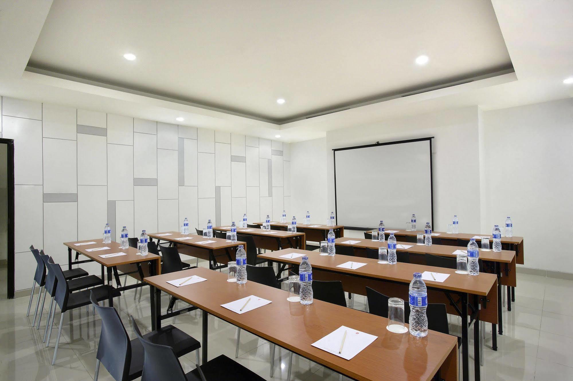 Amaris Hotel Dr. Susilo Grogol Jakarta Exterior photo